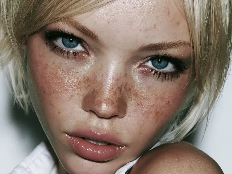 Minimalist High Fashion Editorial with Natural Clean Beauty